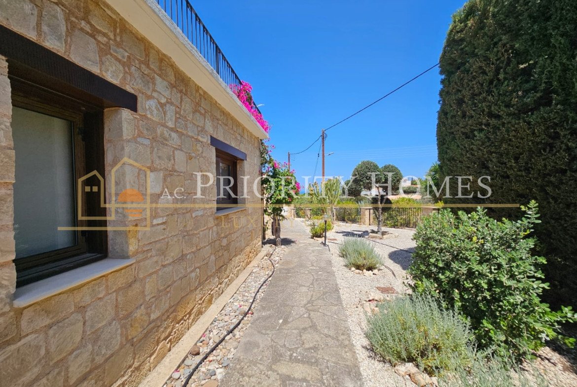 Three‑Bedroom Sea‑View Villa in St. Georges, Pegeia