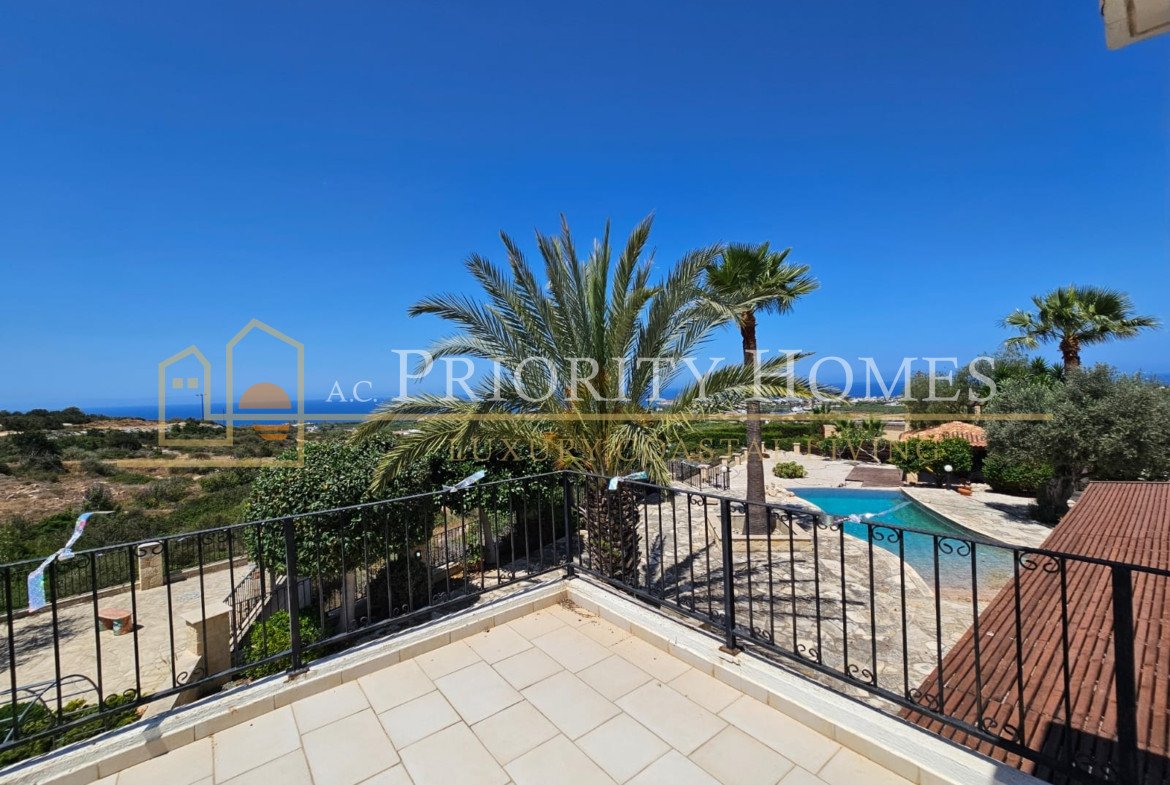 Three‑Bedroom Sea‑View Villa in St. Georges, Pegeia