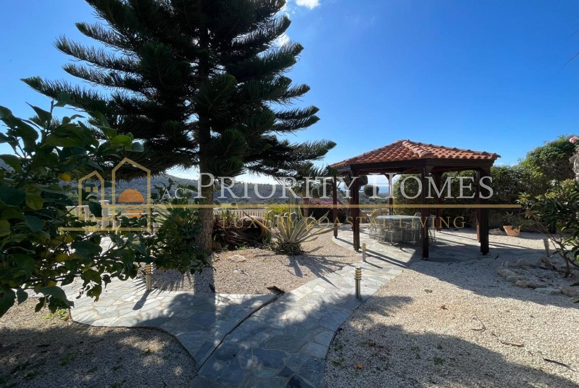 Stunning Three-Bedroom Sea View Villa in Pegeia