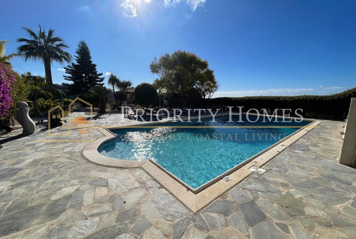 Stunning Three-Bedroom Sea View Villa in Pegeia