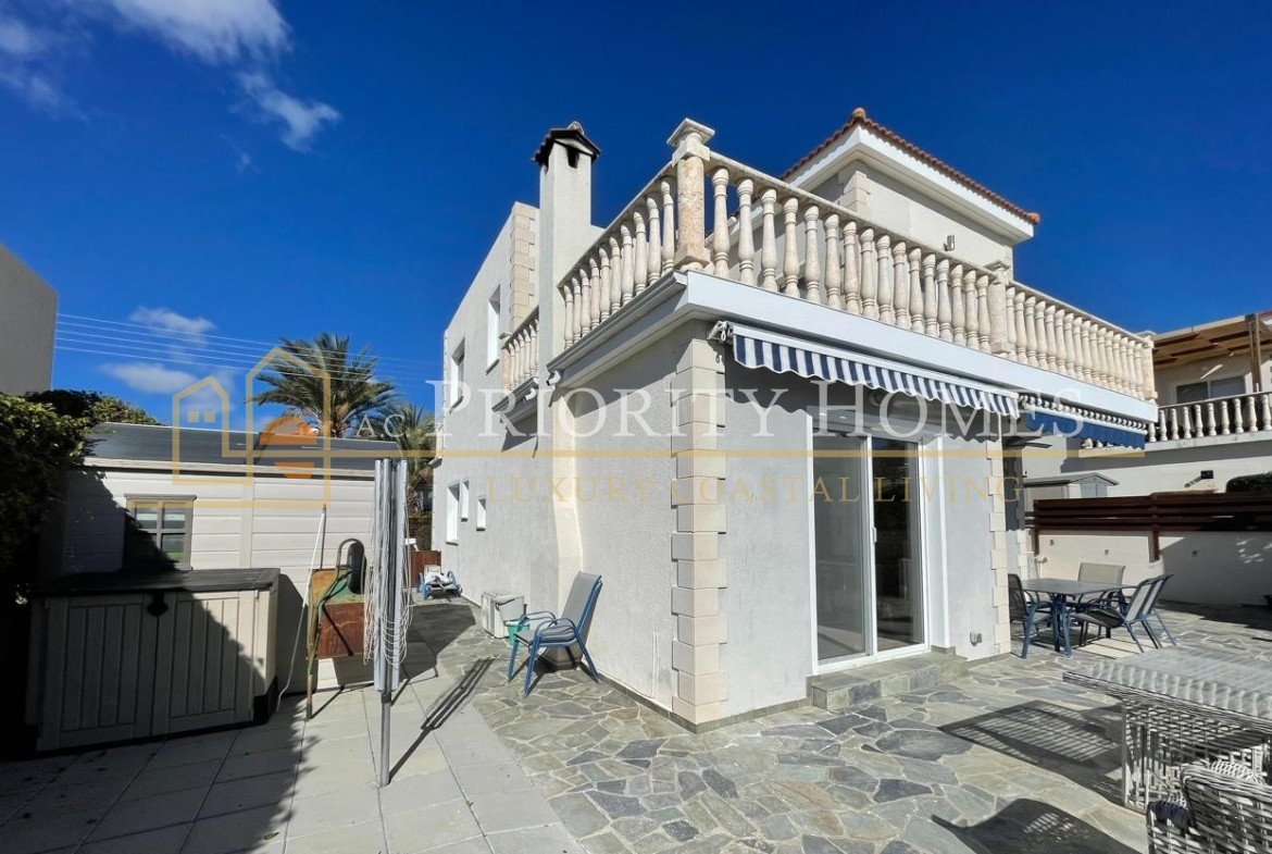 Stunning Three-Bedroom Sea View Villa in Pegeia