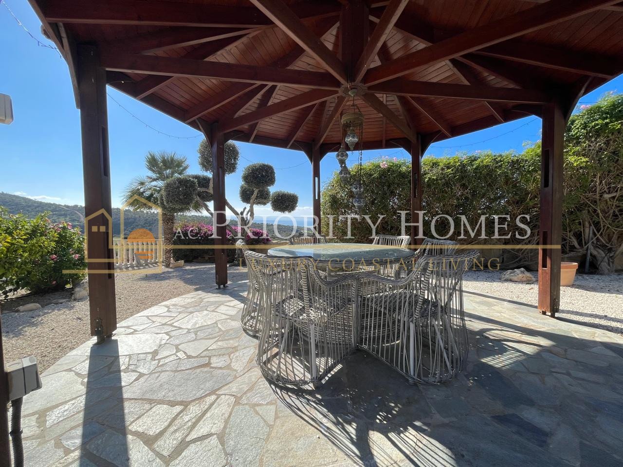 Stunning Three-Bedroom Sea View Villa in Pegeia