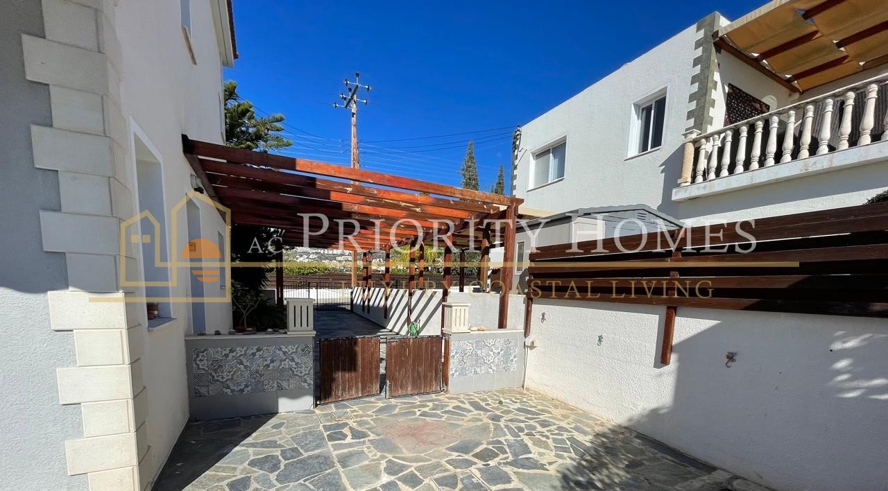 Stunning Three-Bedroom Sea View Villa in Pegeia