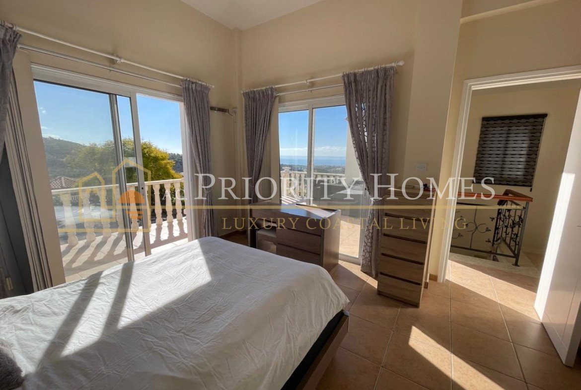 Stunning Three-Bedroom Sea View Villa in Pegeia