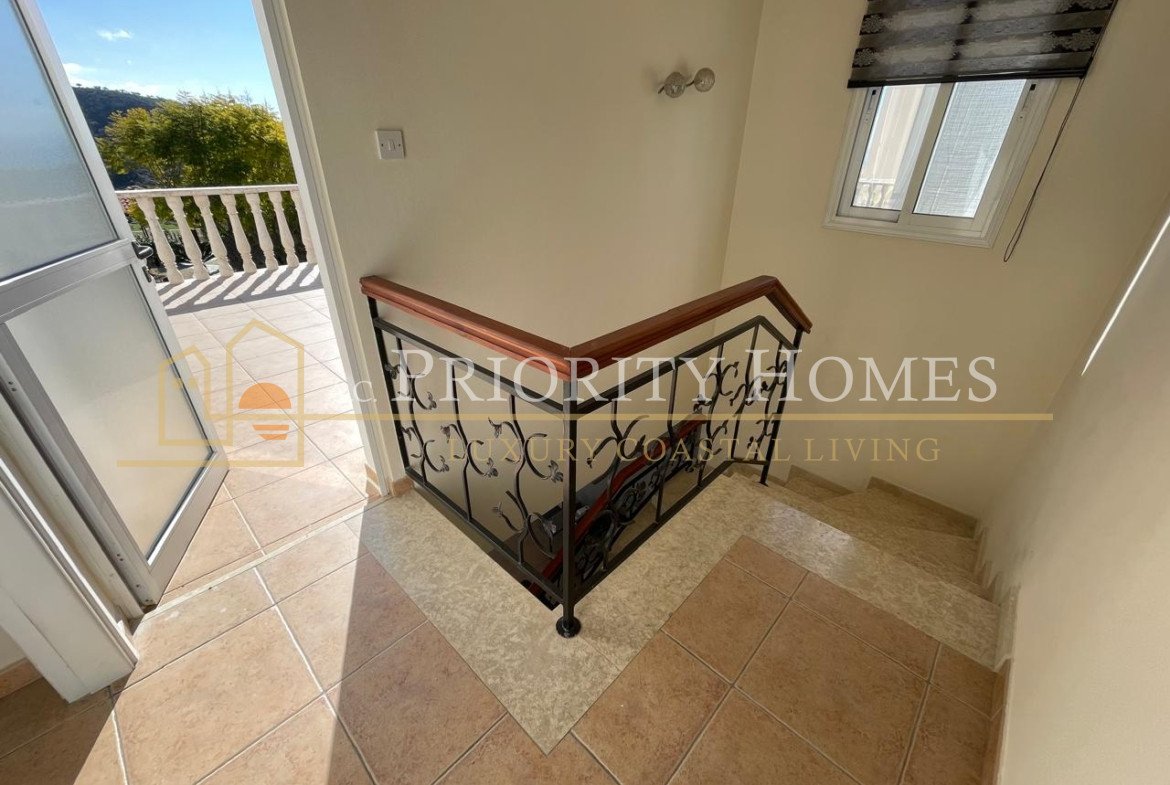 Stunning Three-Bedroom Sea View Villa in Pegeia