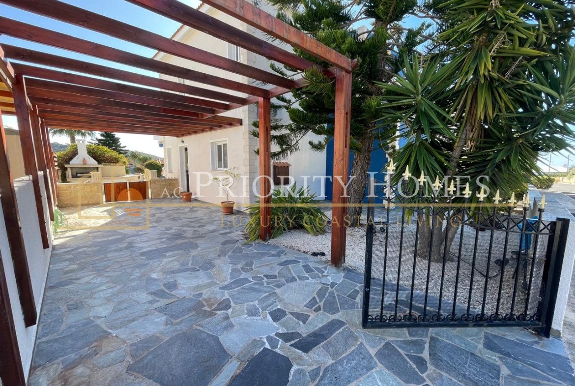 Stunning Three-Bedroom Sea View Villa in Pegeia