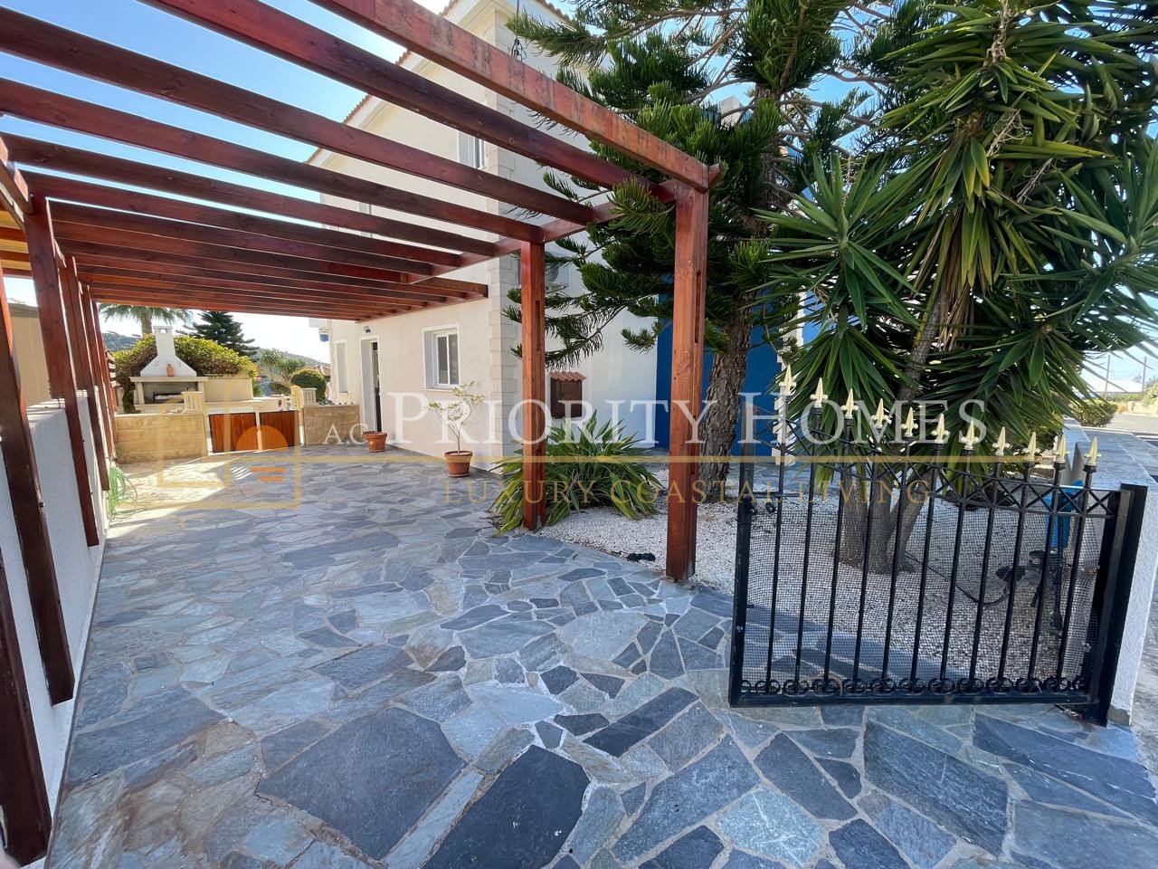 Stunning Three-Bedroom Sea View Villa in Pegeia