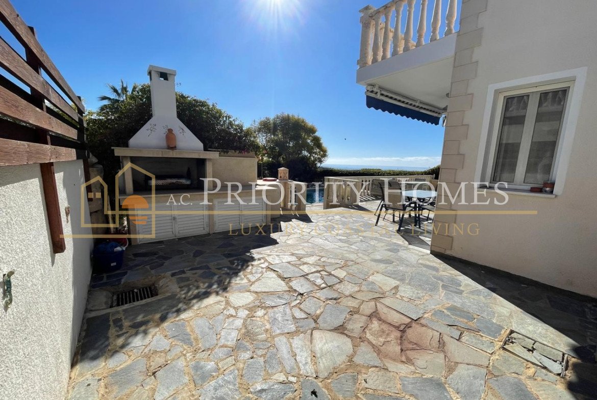Stunning Three-Bedroom Sea View Villa in Pegeia