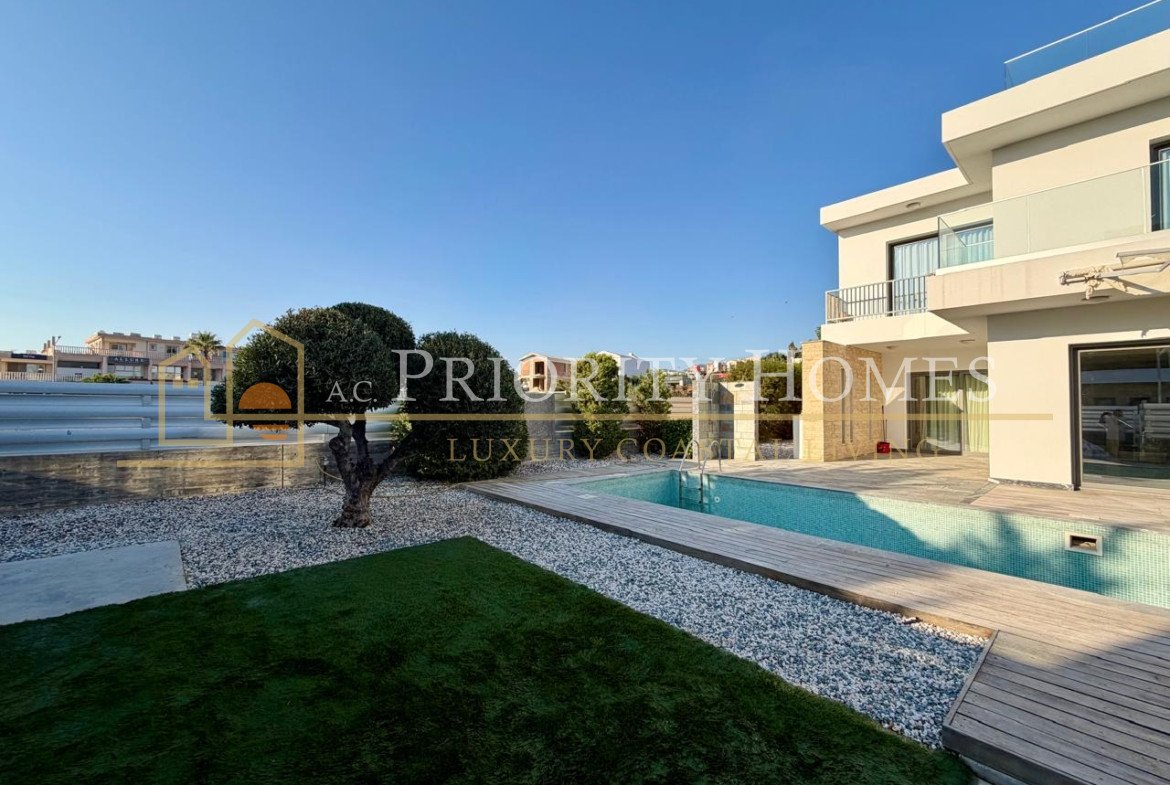 Beautiful 3 Bedroom Villa Just 100 Meteres from the Sea in Prestigious Lower Chloraka Area of Paphos