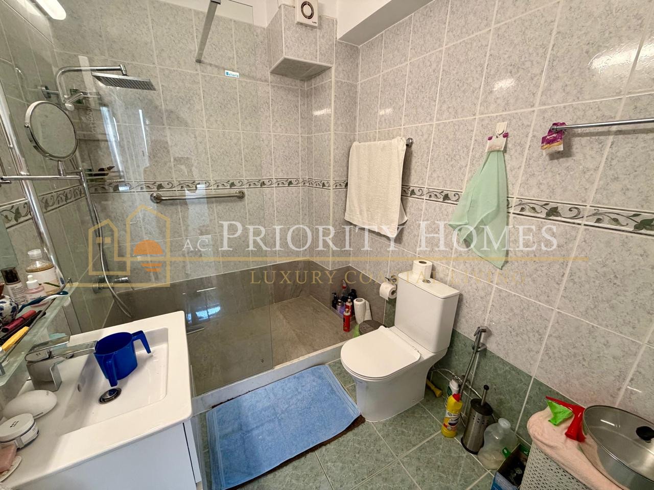 Spacious One-Bedroom Apartment with Sea Views in Tomb of the Kings
