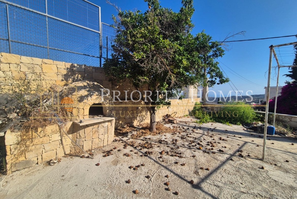 Charming Three-Bedroom Detached Stone Villa in Marathounta, Paphos