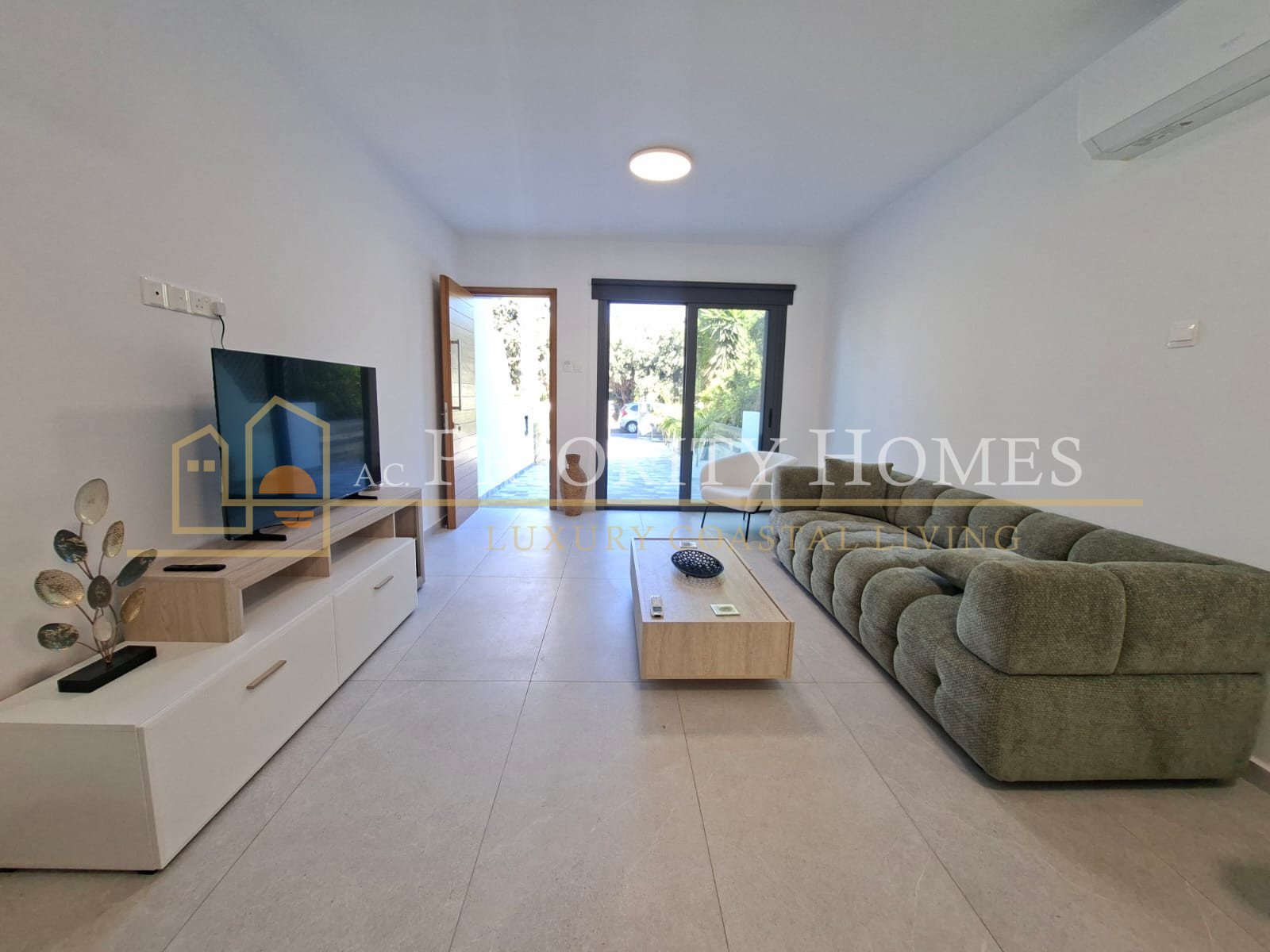 For Sale Townhouse in Kato Paphos