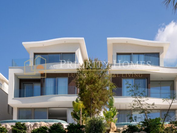 Frontline Luxury Three-Bedroom Villa with Sea Views in Kissonerga