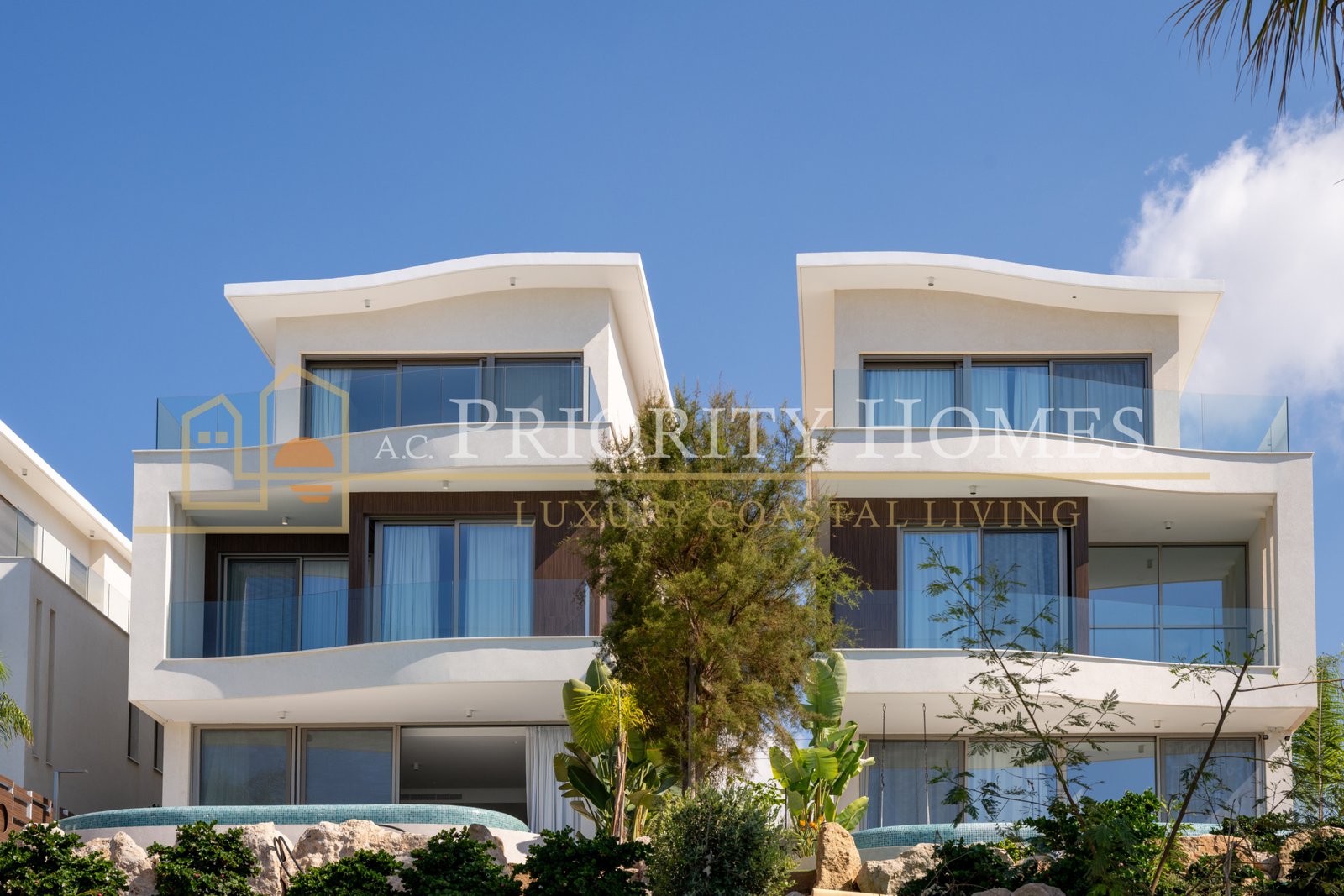 Frontline Luxury Three-Bedroom Villa with Sea Views in Kissonerga
