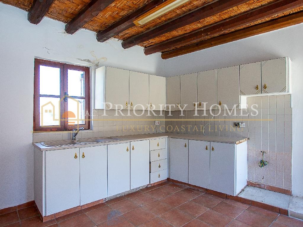 Stone‑Built Two‑Bedroom House in Koili