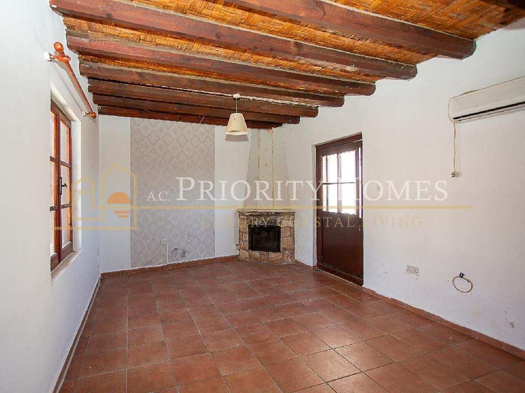 Stone‑Built Two‑Bedroom House in Koili