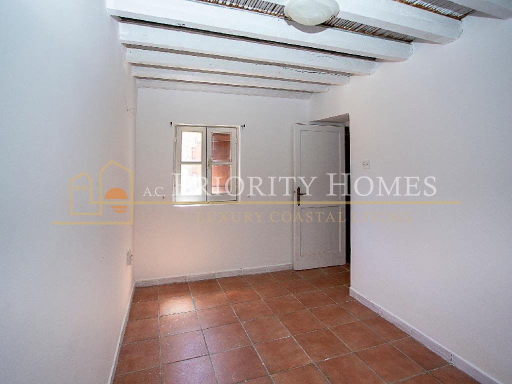 Stone‑Built Two‑Bedroom House in Koili
