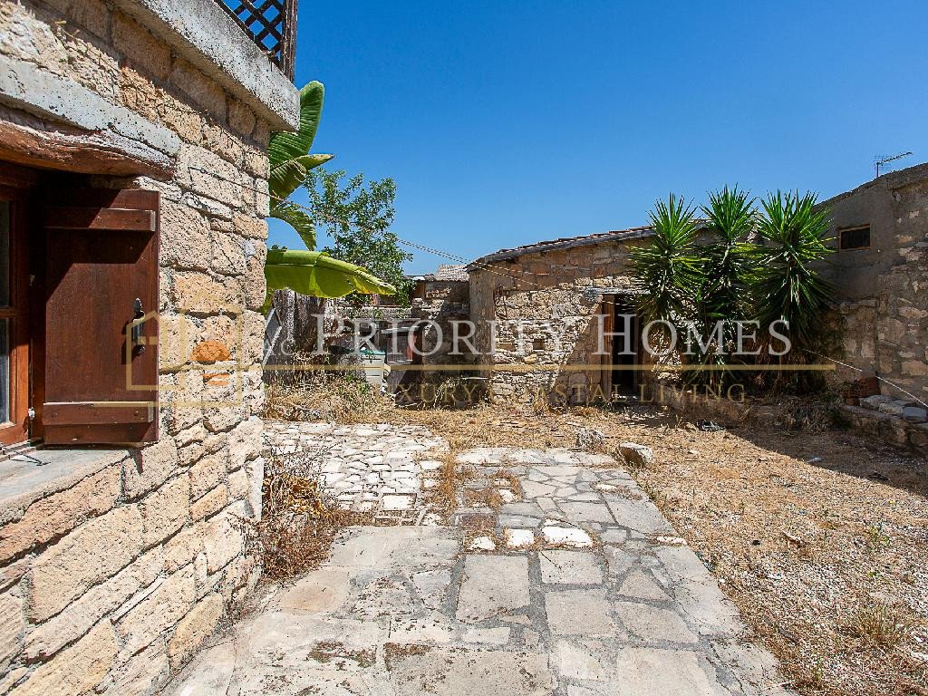 Stone‑Built Two‑Bedroom House in Koili