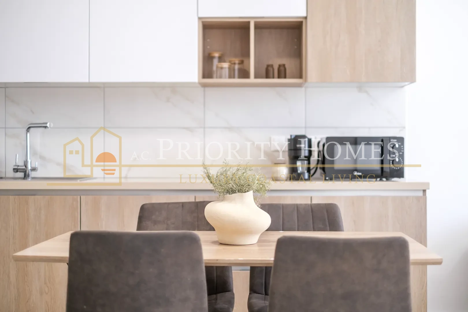 Fully Furnished One-Bedroom Apartment in Universal