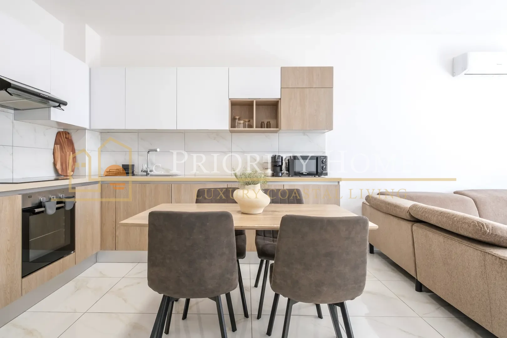 Fully Furnished One-Bedroom Apartment in Universal