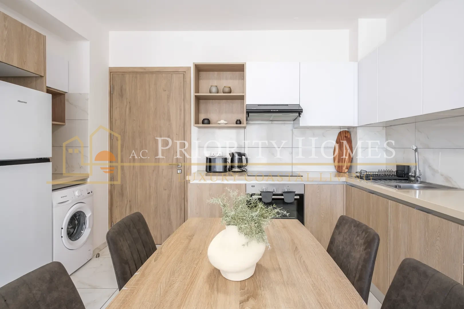 Fully Furnished One-Bedroom Apartment in Universal