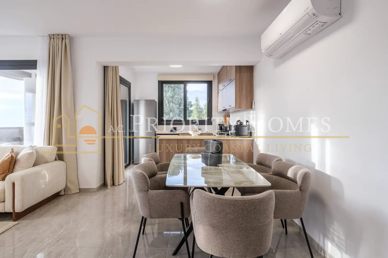 Fully Furnished Two-Bedroom Apartment in Universal