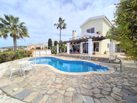 Three‑Bedroom Villa in Pegeia – Sea Caves