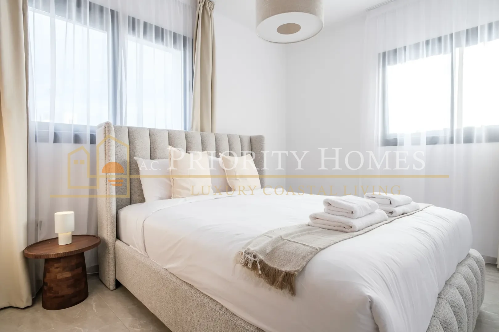 Fully Furnished Two-Bedroom Apartment in Universal