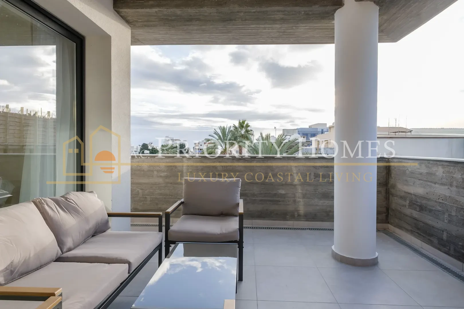 Fully Furnished Two-Bedroom Apartment in Universal