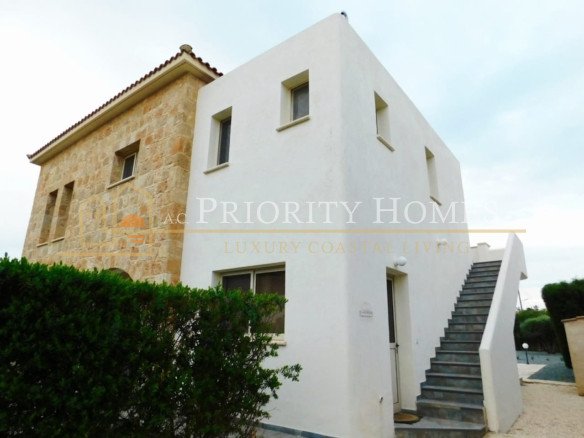 Four-Bedroom Villa for Rent in Pegeia