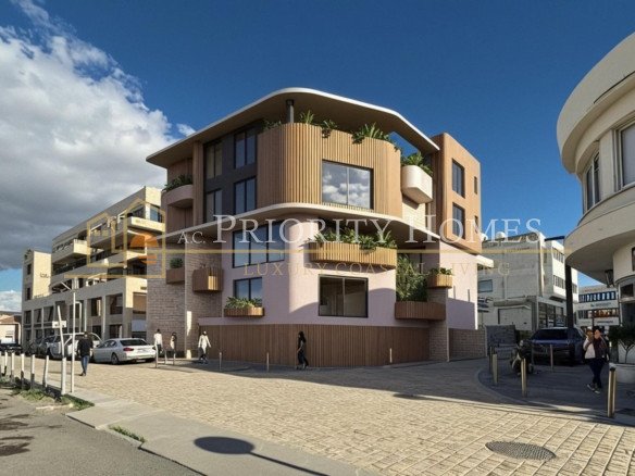 Two‑Story Five‑Bedroom Apartment in Paphos – Central