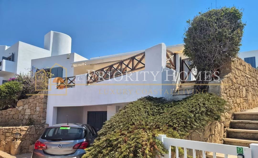 Superb Four‑Bedroom Villa in Chloraka