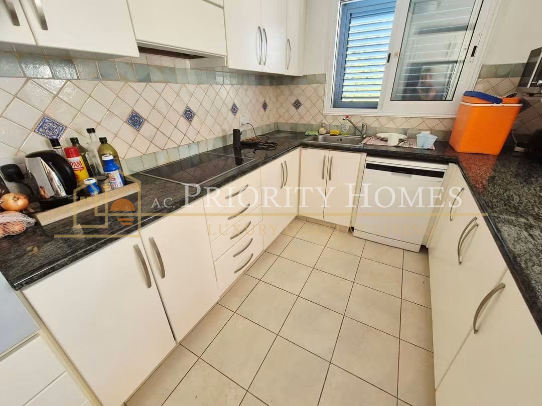 Superb Four‑Bedroom Villa in Chloraka
