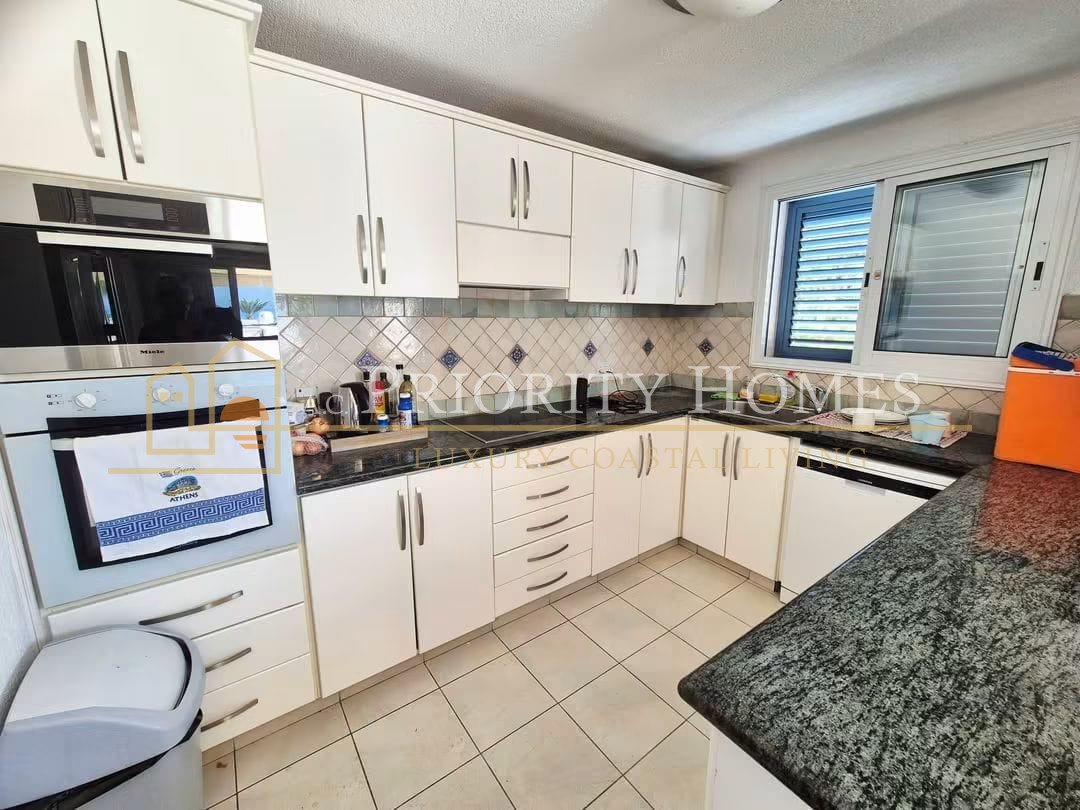 Superb Four‑Bedroom Villa in Chloraka