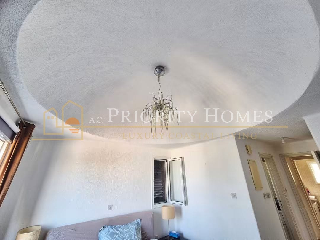 Superb Four‑Bedroom Villa in Chloraka