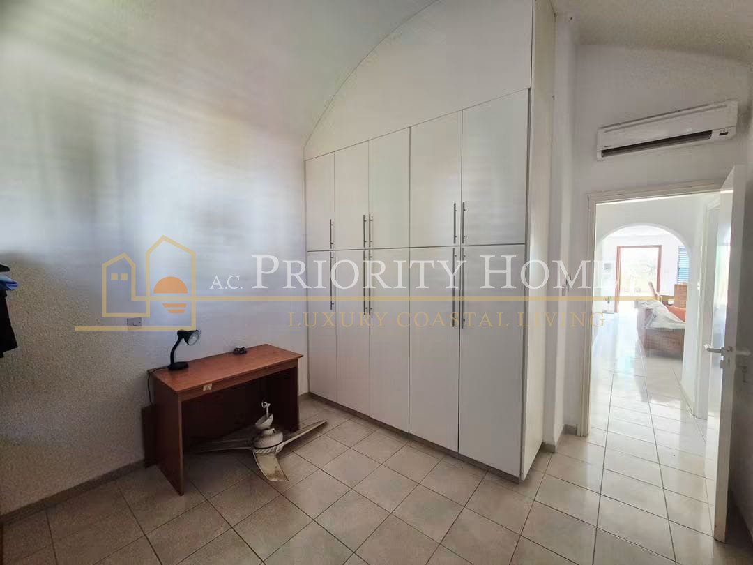 Superb Four‑Bedroom Villa in Chloraka