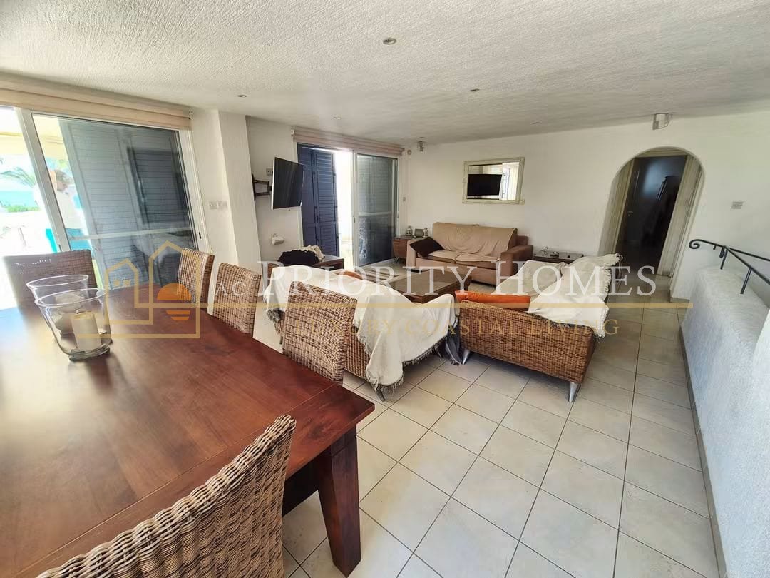 Superb Four‑Bedroom Villa in Chloraka