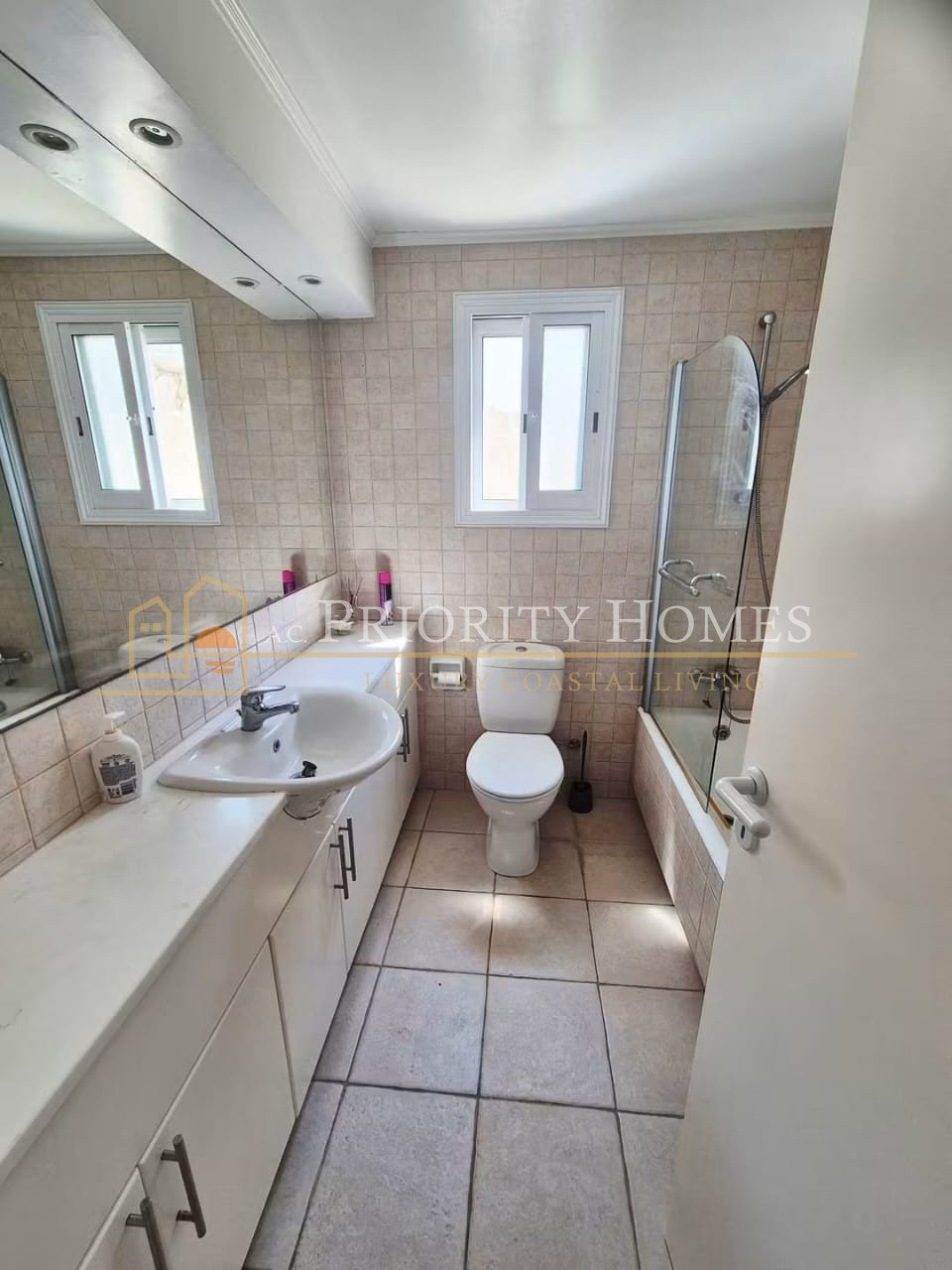 Superb Four‑Bedroom Villa in Chloraka