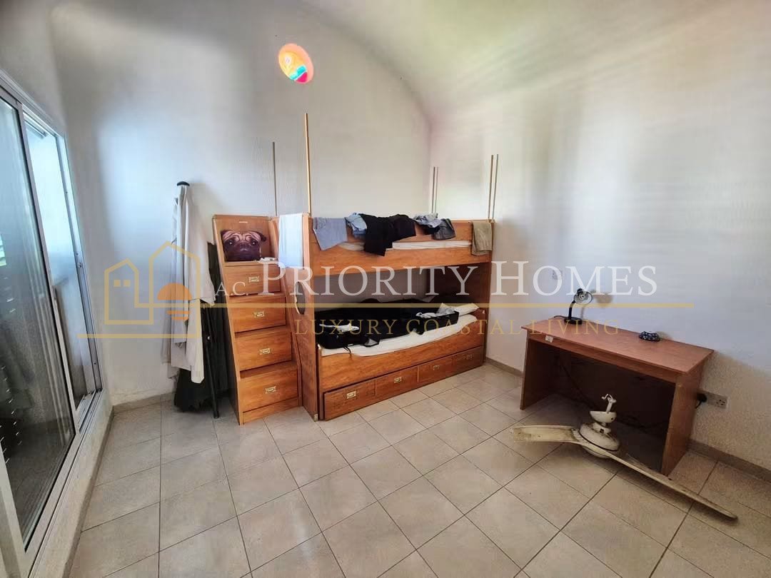 Superb Four‑Bedroom Villa in Chloraka
