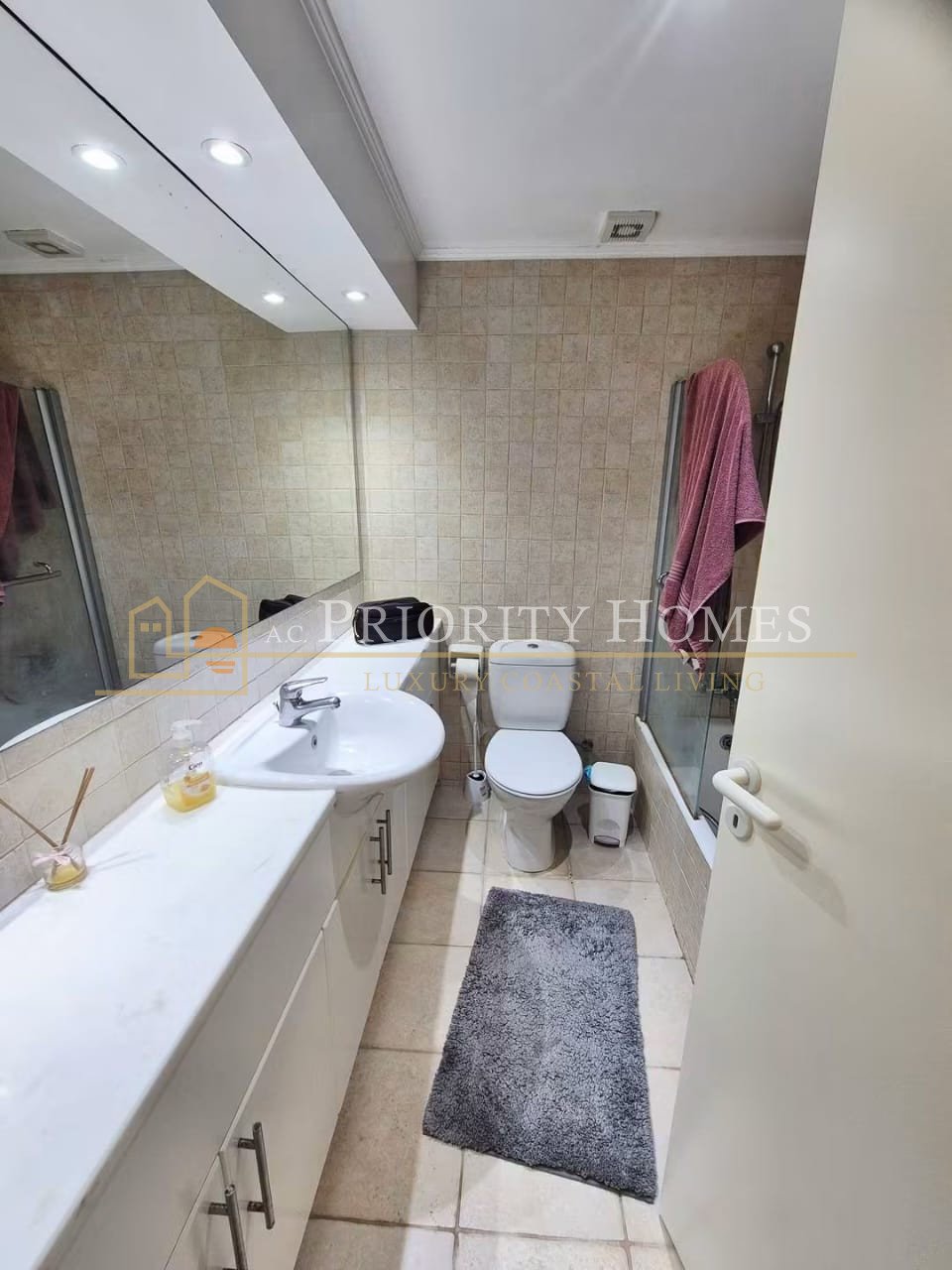 Superb Four‑Bedroom Villa in Chloraka