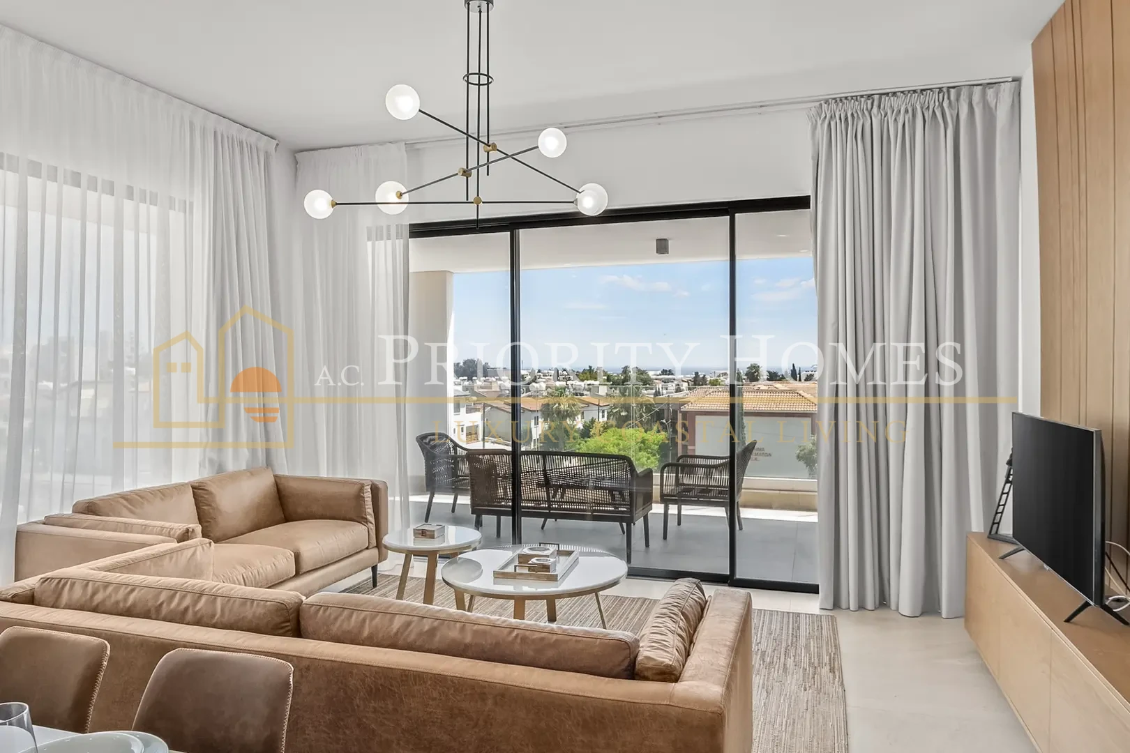 Three-Bedroom Modern Apartment in Kato Paphos