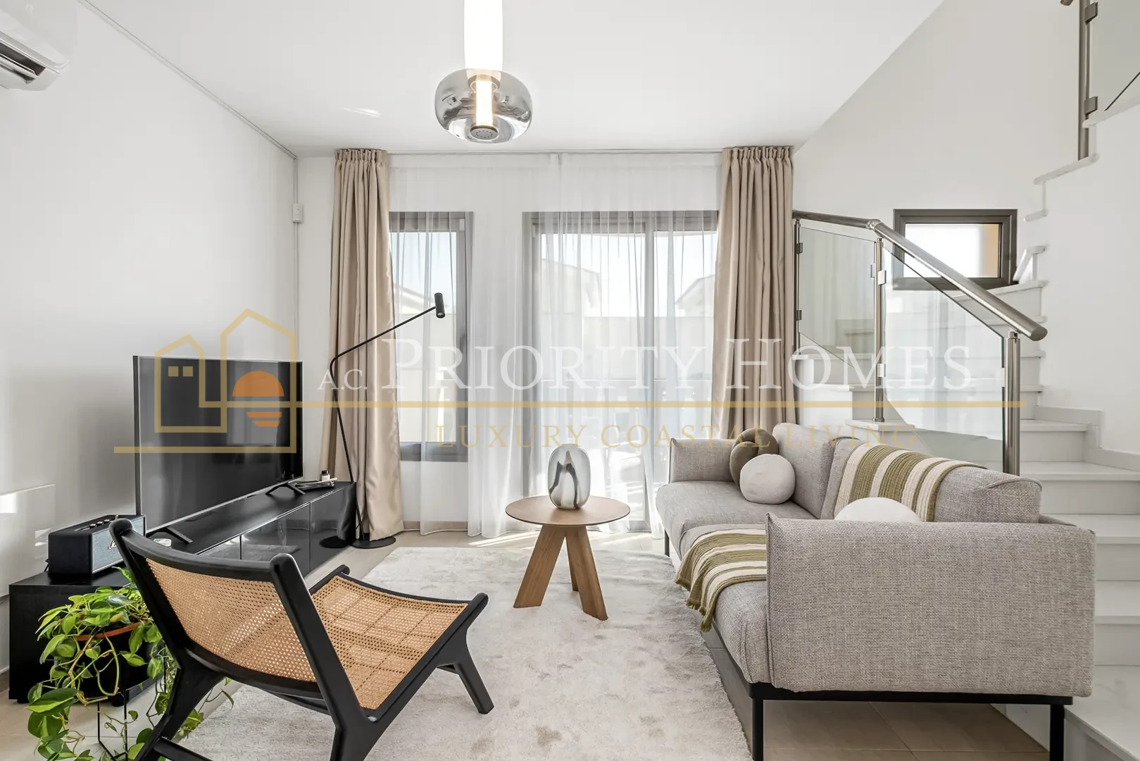 Fully Furnished Three-Bedroom Apartment in Universal
