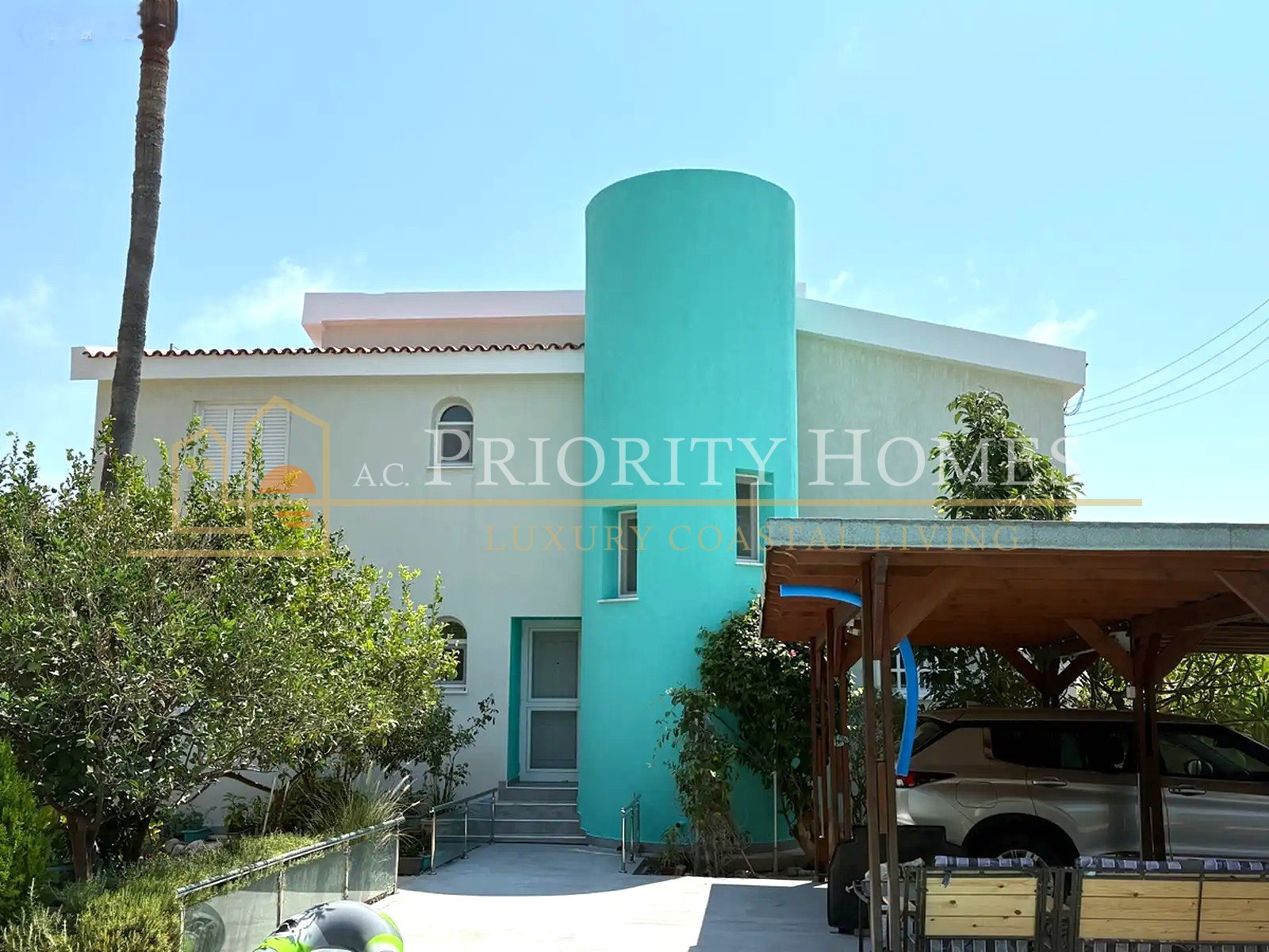 Four-Bedroom Luxury Villa for Rent in Coral Bay