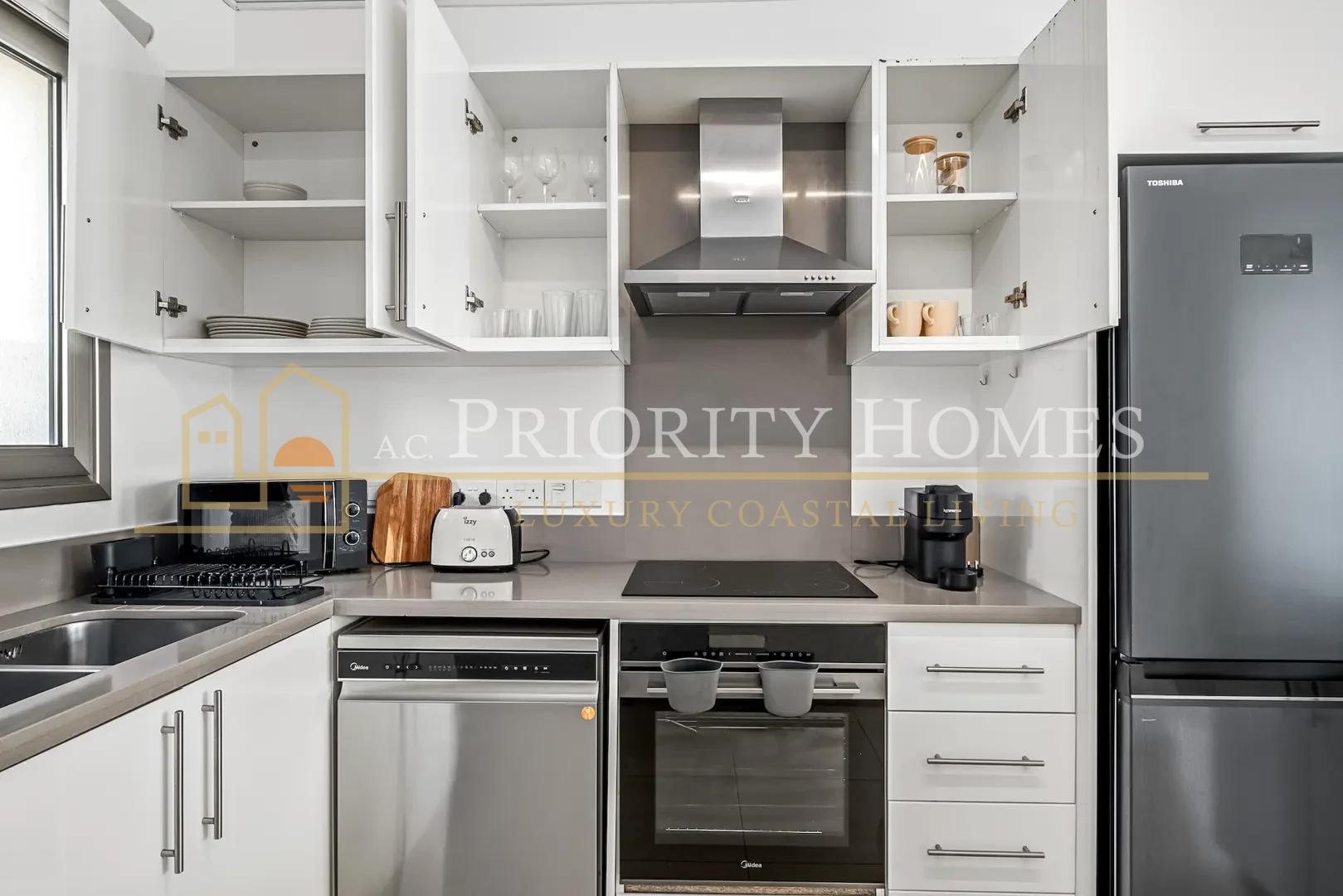 Fully Furnished Three-Bedroom Apartment in Universal
