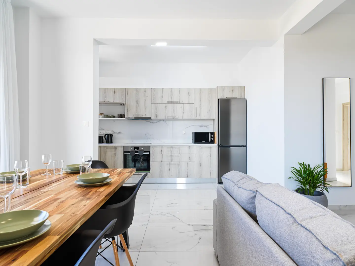 Modern Fully Furnished Two-Bedroom Apartment in Universal