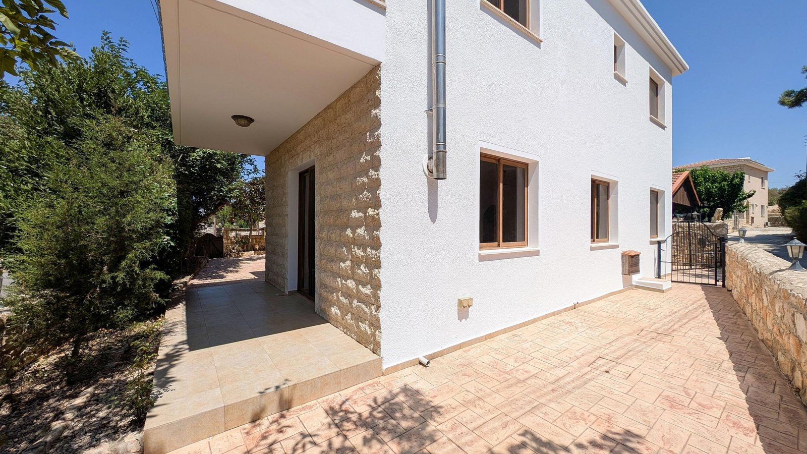 Four‑Bedroom Detached Villa for Sale in Ineia