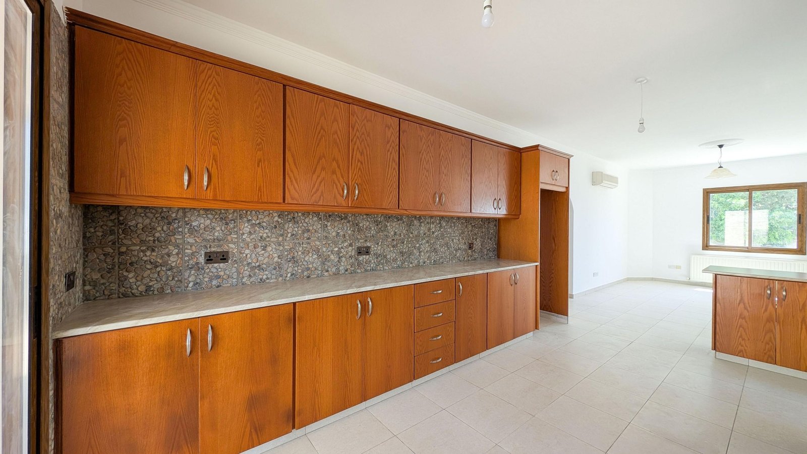 Four‑Bedroom Detached Villa for Sale in Ineia