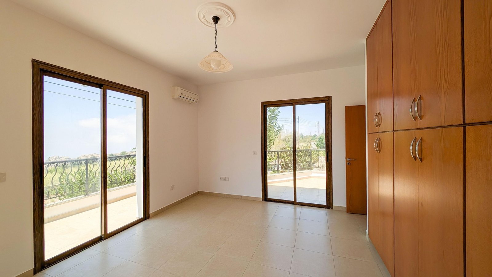 Four‑Bedroom Detached Villa for Sale in Ineia