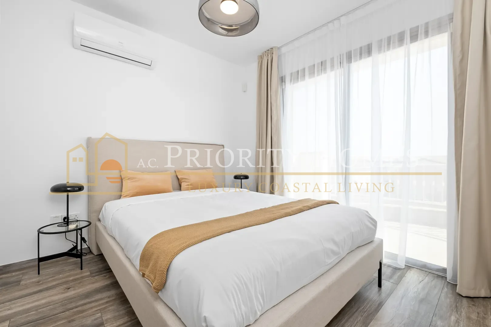 Fully Furnished Three-Bedroom Apartment in Universal