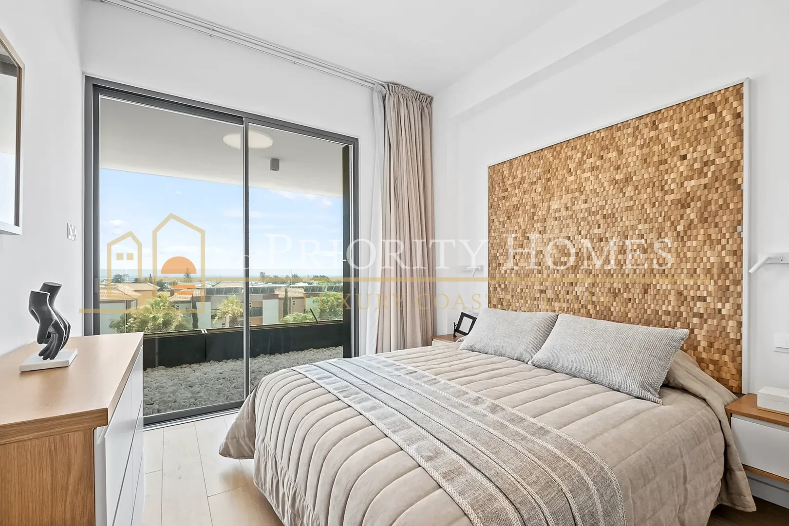 Three-Bedroom Modern Apartment in Kato Paphos